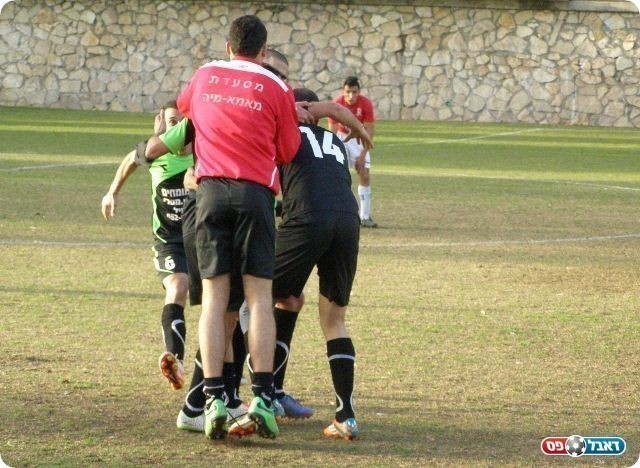 שחקני בני נחף חוגגים (אמיר שיבי)